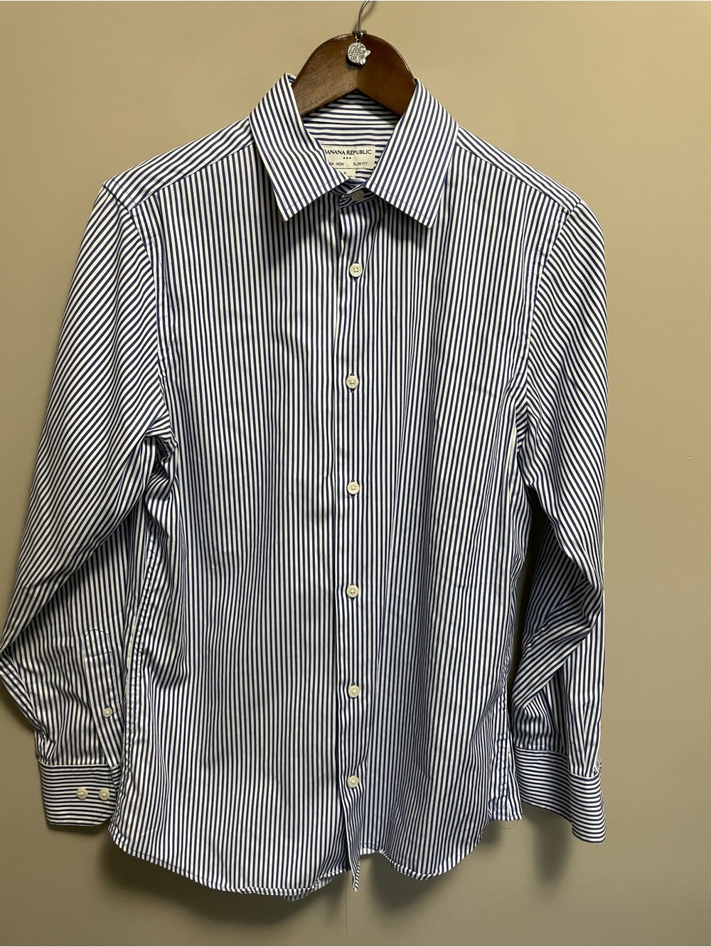 Banana Republic Men's White Shirt with Navy Pinstripes Men Size Small 14-14.5